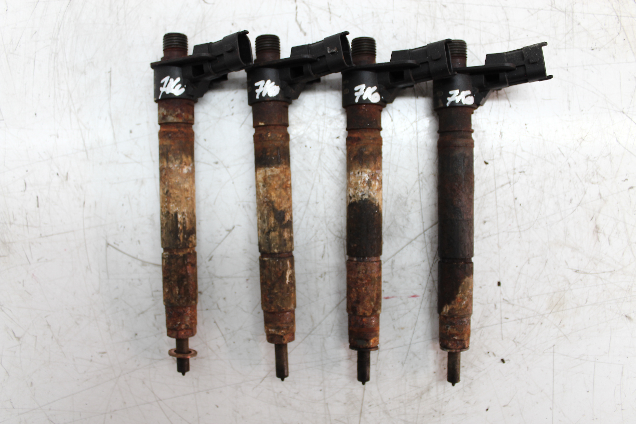 4x INJECTOR NOZZLE Jaguar Land Rover XF DISCOVERY 2,2 D